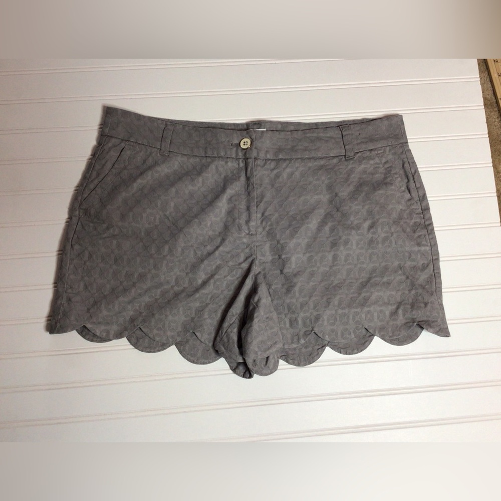 crown & ivy Gray Scalloped 14 Shelby Hem Shorts (0215)